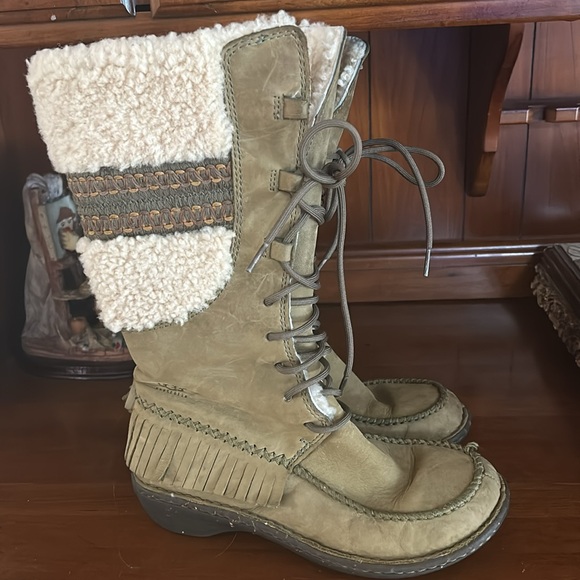 Ugg Boots with Fringe - Picture 3 of 10